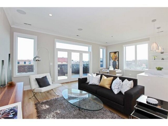 Photo - 2405 N Greenview Ave Unit 4