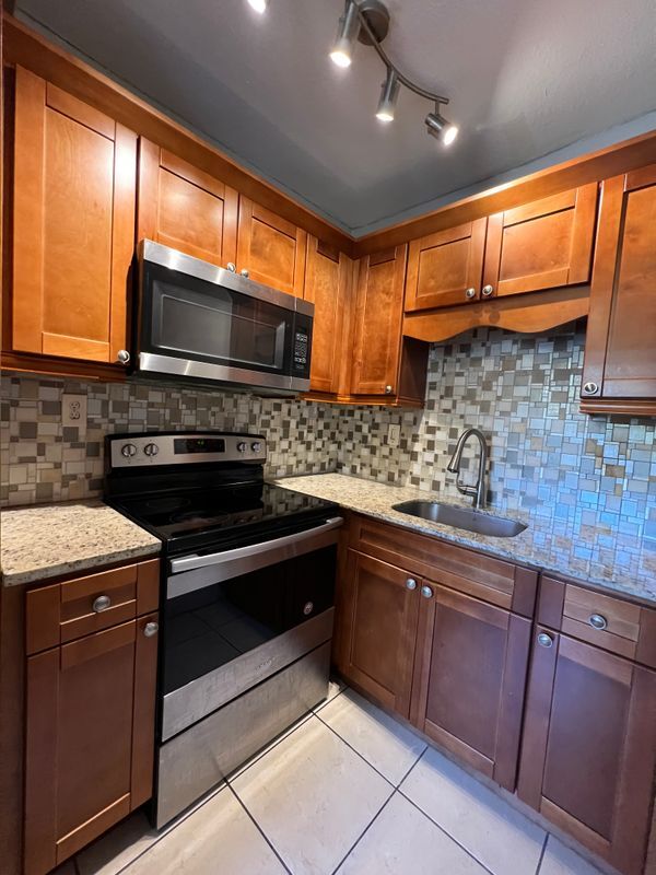 Photo - 2018 NE 17th Ct Apartamento