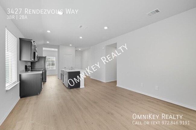 Photo - 3427 Rendezvous Way