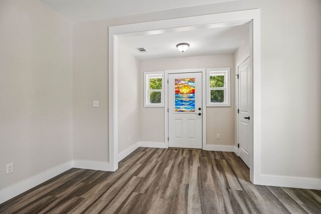 Photo - 521 S 6th St