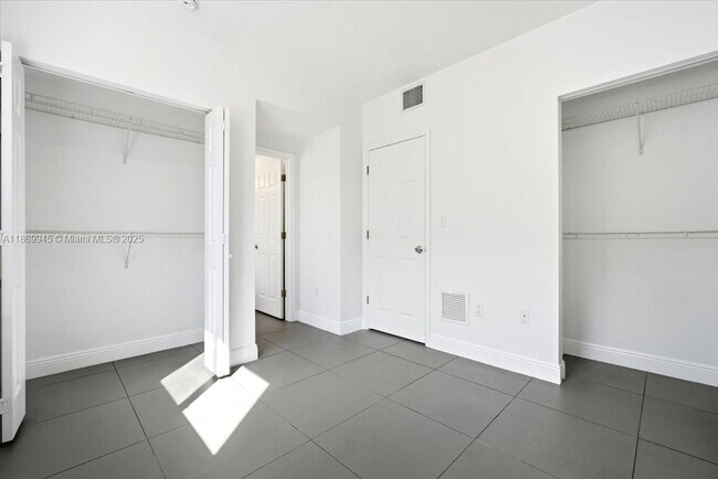 Photo - 541 NW 33rd St Unidad 2