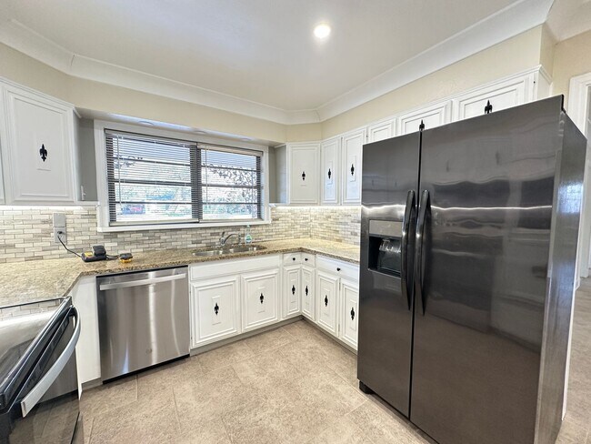 Photo - GORGEOUS 4/3 BROADMOOR HOME-UPDATED-MUST SEE!