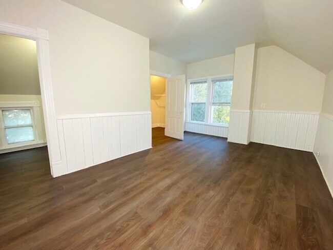 1510 Clark St - Duplex - 1510 Clark St - Duplex Apartment Unit Upper