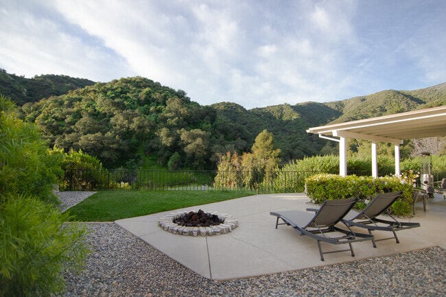 Building Photo - 1310 J Lee Cir