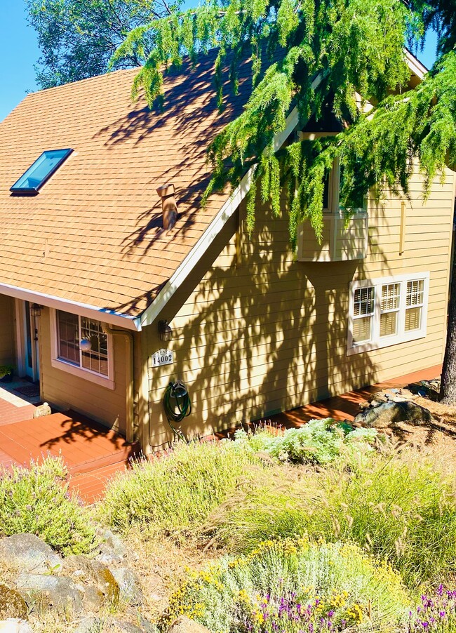 Photo - 14002 Hemlock Dr House