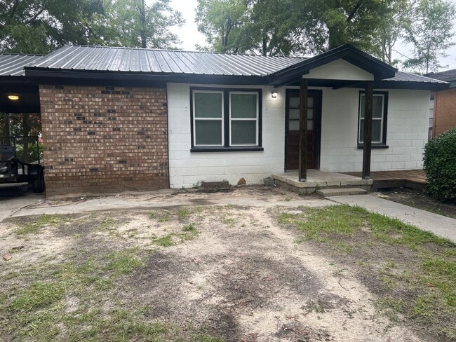 Building Photo - 206 Whitehead St Rental