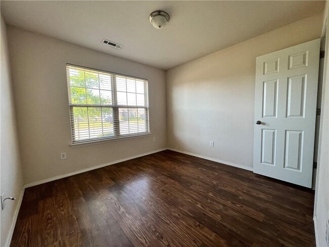 Photo - 105 E Southpointe Ave