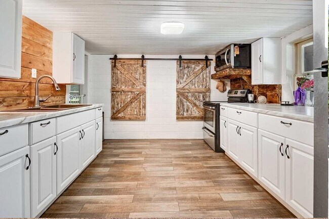 Photo - E2508 Sunset Rd