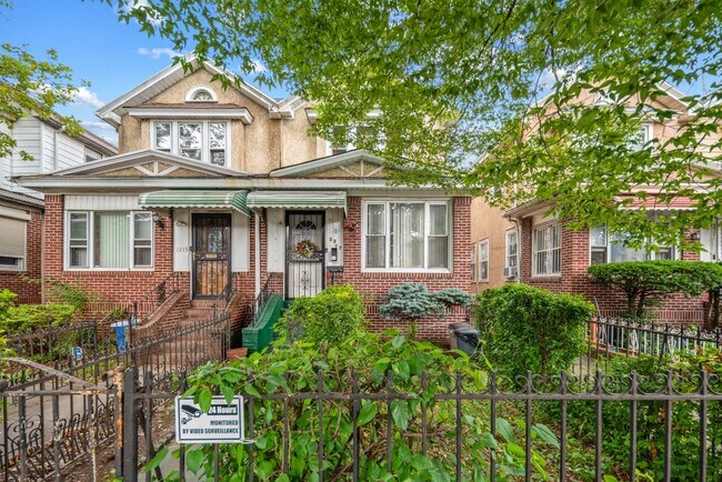 Clarendon Road - Clarendon Road House