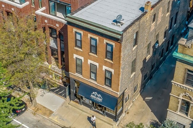 Building Photo - 2315 N Southport Ave Unit 3F