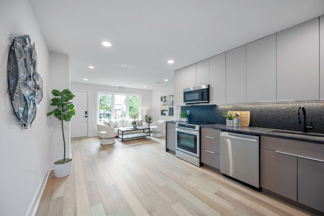 Photo - 771 18th St NE Unit B