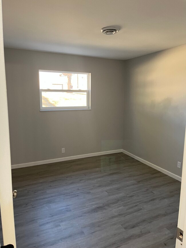 Photo - 84 Lasalle St