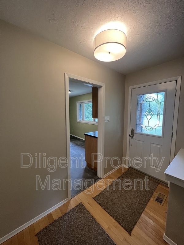 Photo - 1318 Amundsen Ave