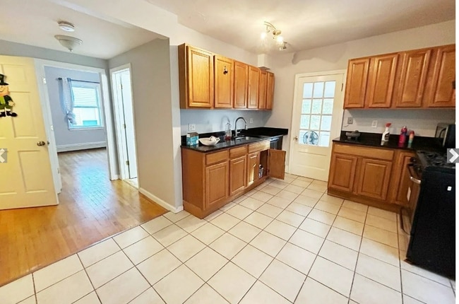 Building Photo - 40 Plymouth St Unit 2