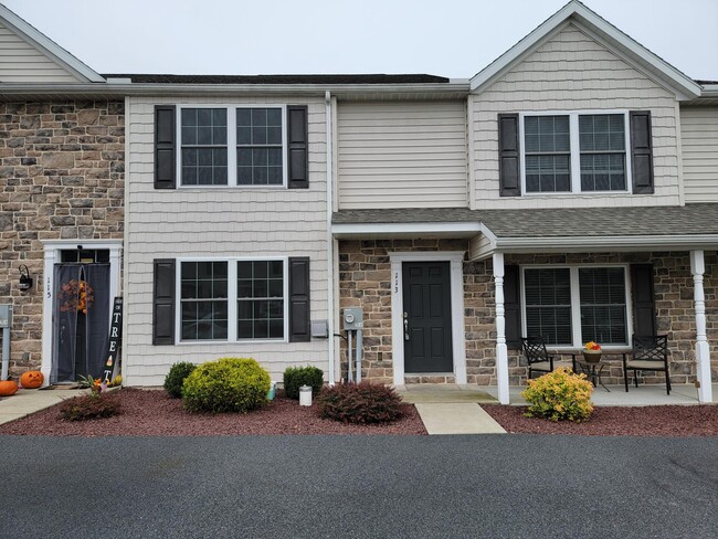 Photo - 113 Cedarwood Dr Townhome