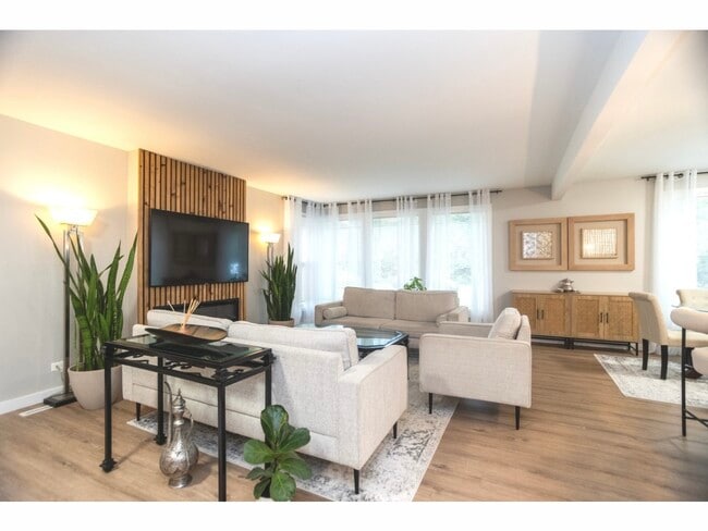 Photo - 726 Lawler Ave