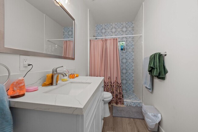 Photo - Private turfed yard!