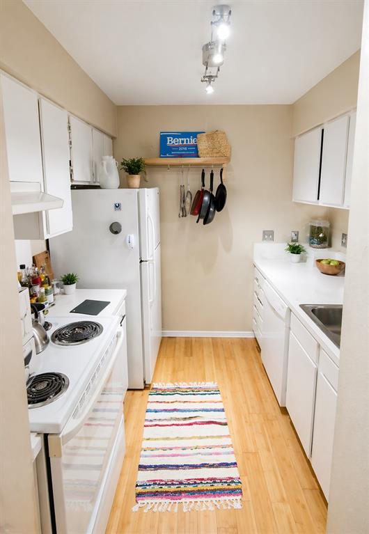 Photo - 202 E 45th St Unidad 203