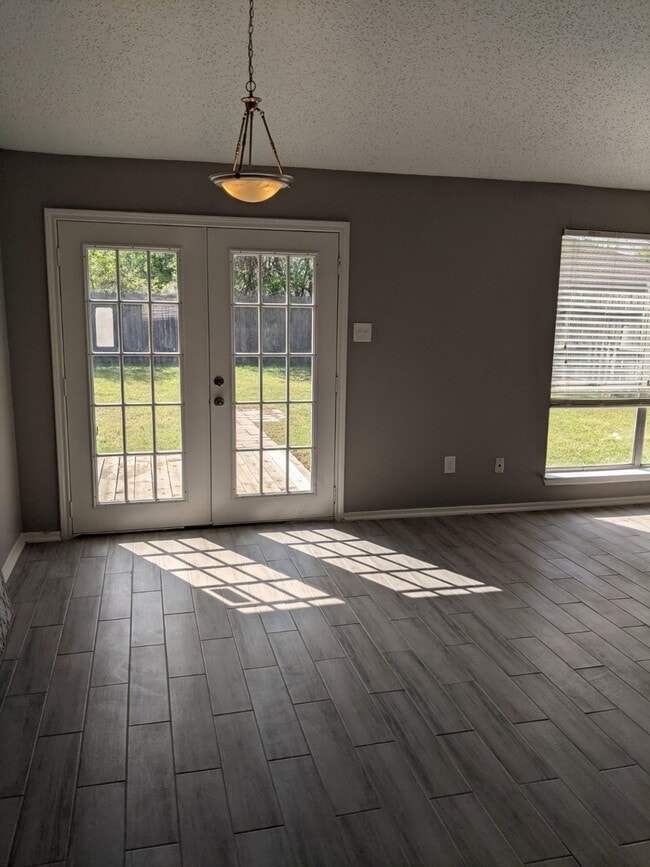 Photo - 2223 Crosscoach Ln