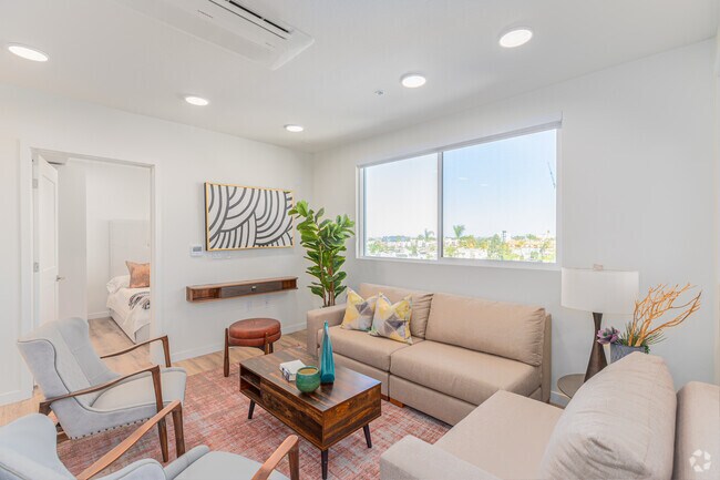 2BR, 2BA - 783SF - Living Room