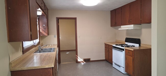 Photo - 2 bedroom Home near Mercy Hospital!!  $1095!