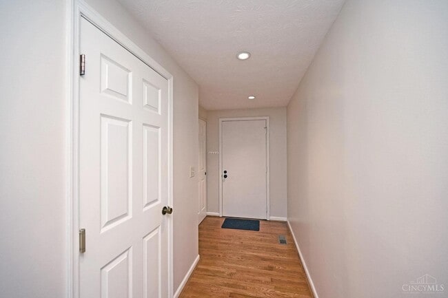 Photo - 985 Woodlyn Dr N