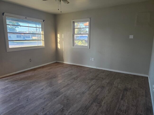 Photo - 2415 E 30th St