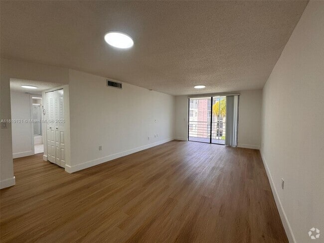 Building Photo - 1810 SW 81st Ave Unit 2302 Rental