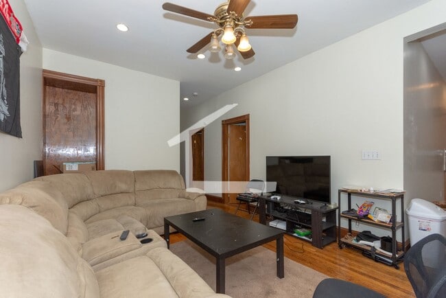 Building Photo - 3bed 2bath unit in Brookline