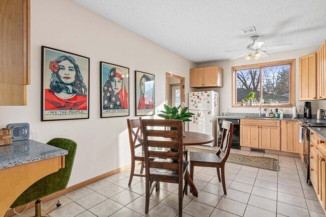 Photo - 1012 Burgess St