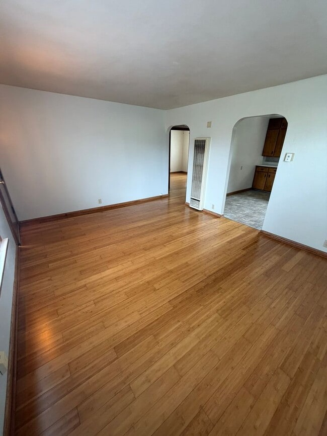 Photo - Charming 2 Bedroom on The Edge of Town!!