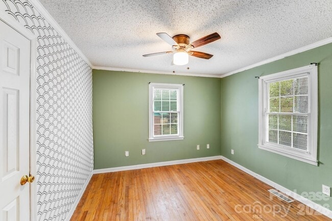 Photo - 909 Marion St