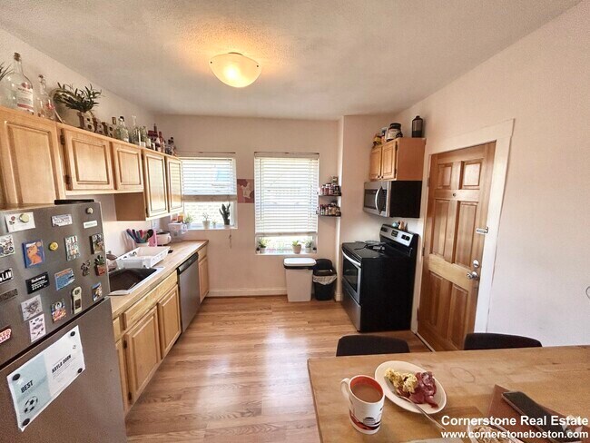 Building Photo - 16 Victory Rd Unit 3 Rental