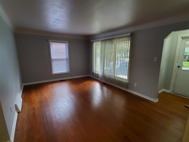 Photo - 8224 Riverdale St