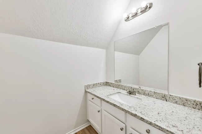 Photo - 106 Mango St