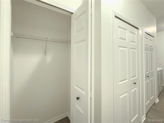 Photo - 5637 Twin Oaks Dr