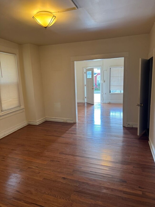 Building Photo - 337-339 S Burhans Blvd Unit 337 Rental