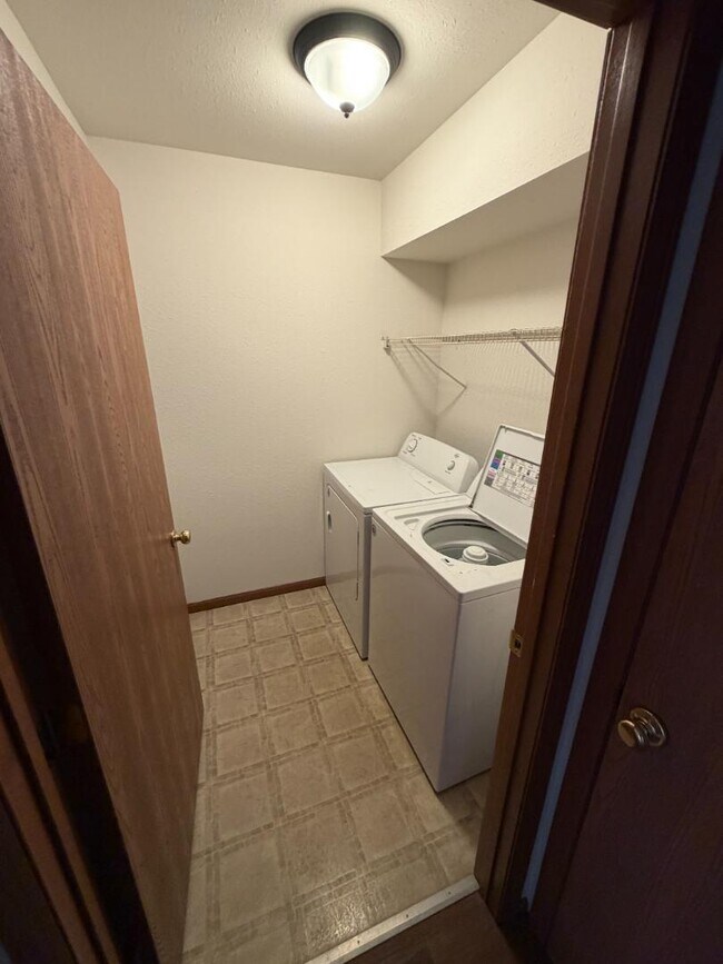 Photo - 100 Aldergate St