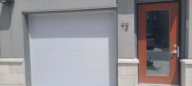 Photo - 550 Sandison St