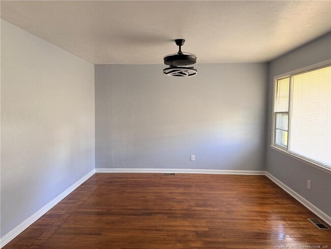 Photo - 6025 Elstree Pl