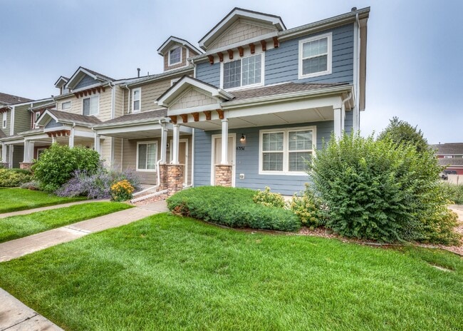 Building Photo - Spacious townhome with low maintenance.