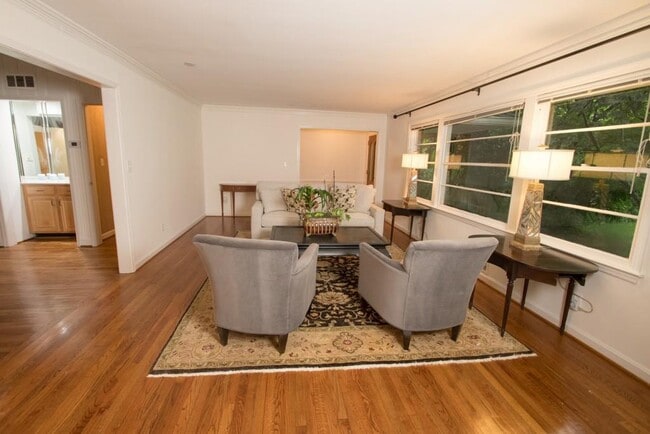 Photo - 376 Cochran Dr NW