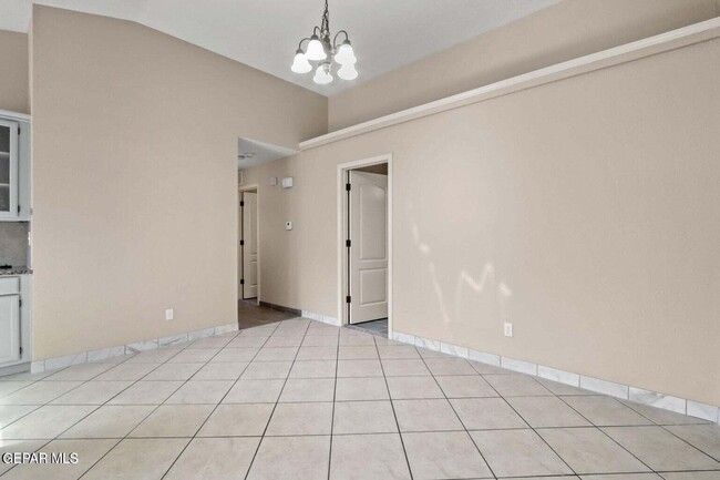 Photo - 804 Desert Cactus Dr