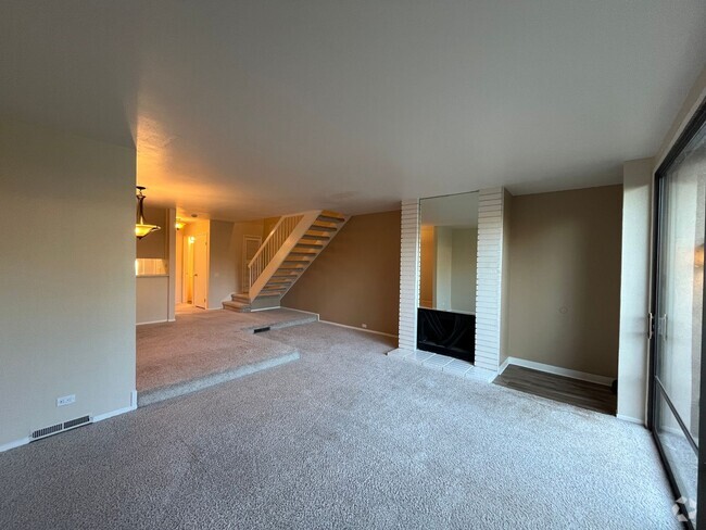 Building Photo - Spacious 2 bed 2 bath condo available in t... Unit 3