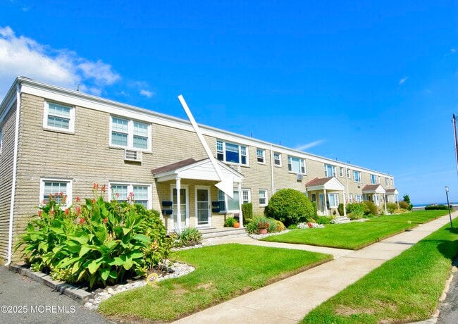 Building Photo - 1304 Ocean Ave N Unit 2A