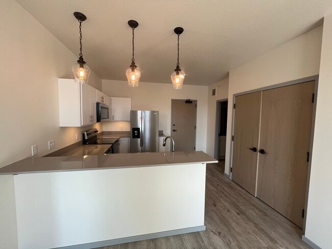 2 Bedroom Kitchen Island