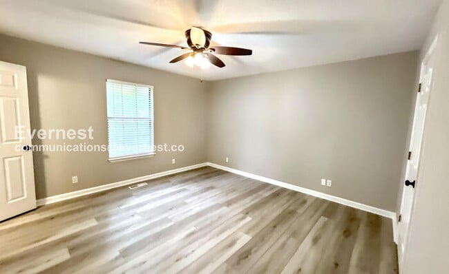 Photo - 107 Laferry Ln