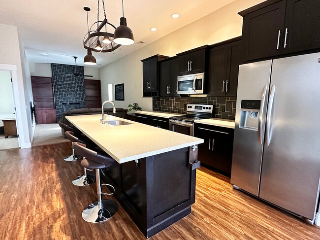 Building Photo - 330 S Cedar St Unit B