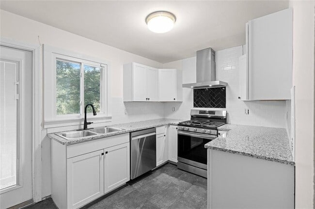 Photo - 2262 Ajax Dr NW