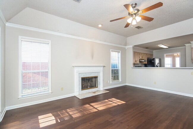 2214 Lake Hill Ct